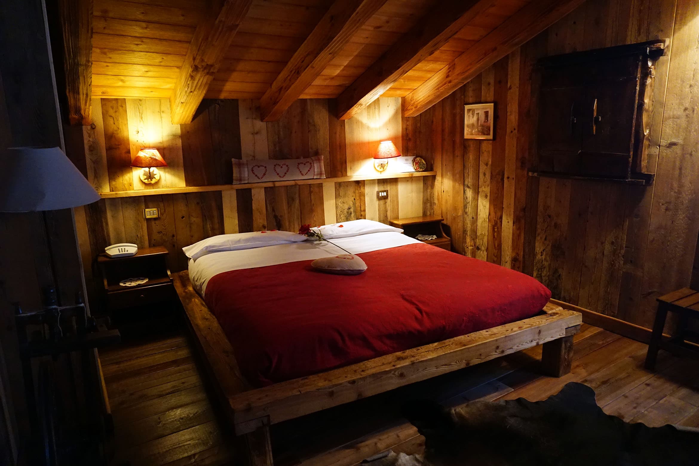 Jolie Bergere La Salle: dormire in un ex locanda di contrabbandieri 5 Camere La Jolie bergere La Salle