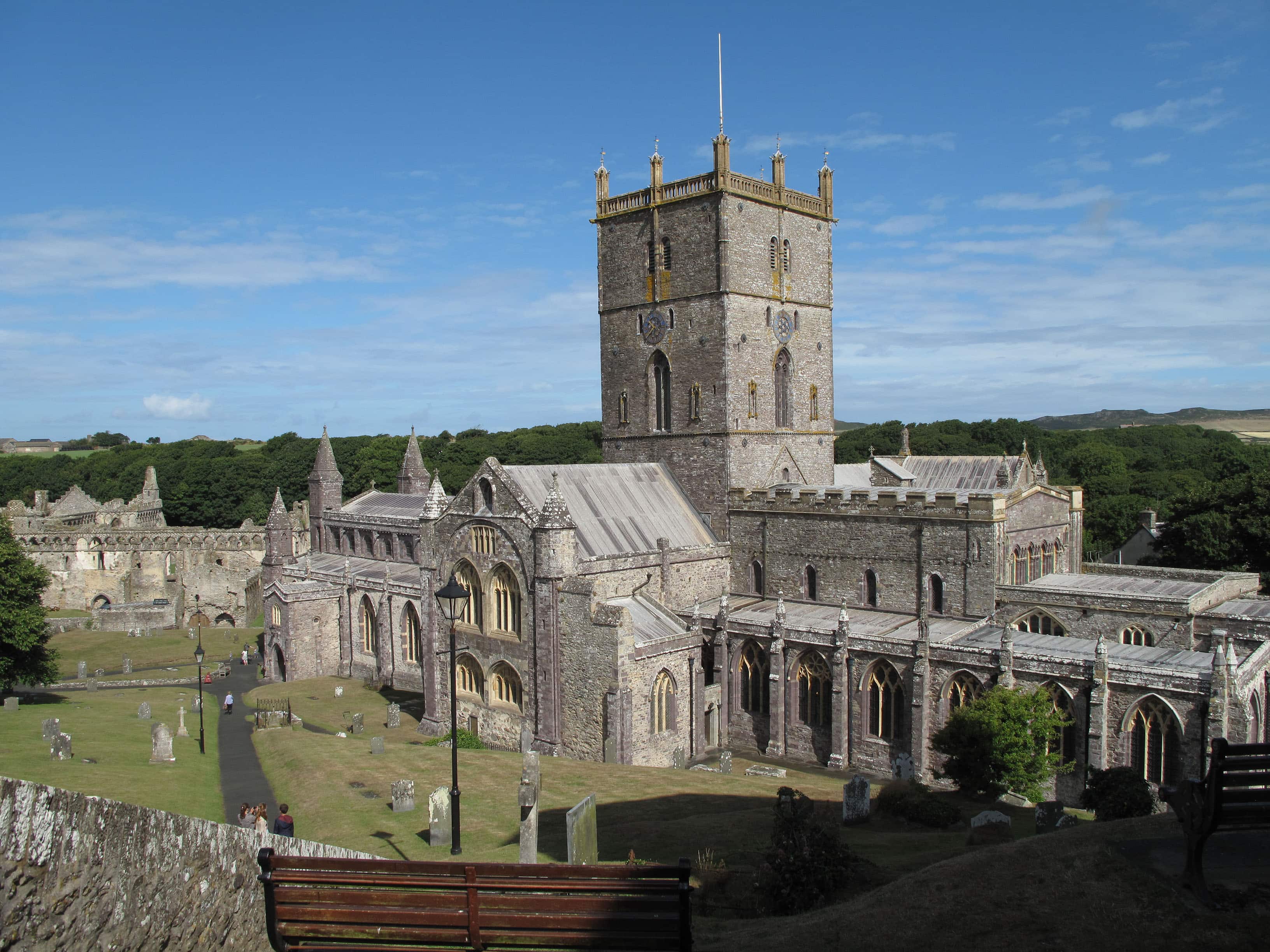 Itinerario Galles e Inghilterra del Sud: viaggio tra fari e scogliere bianche inglesi 9 Cattedrale di St David Galles