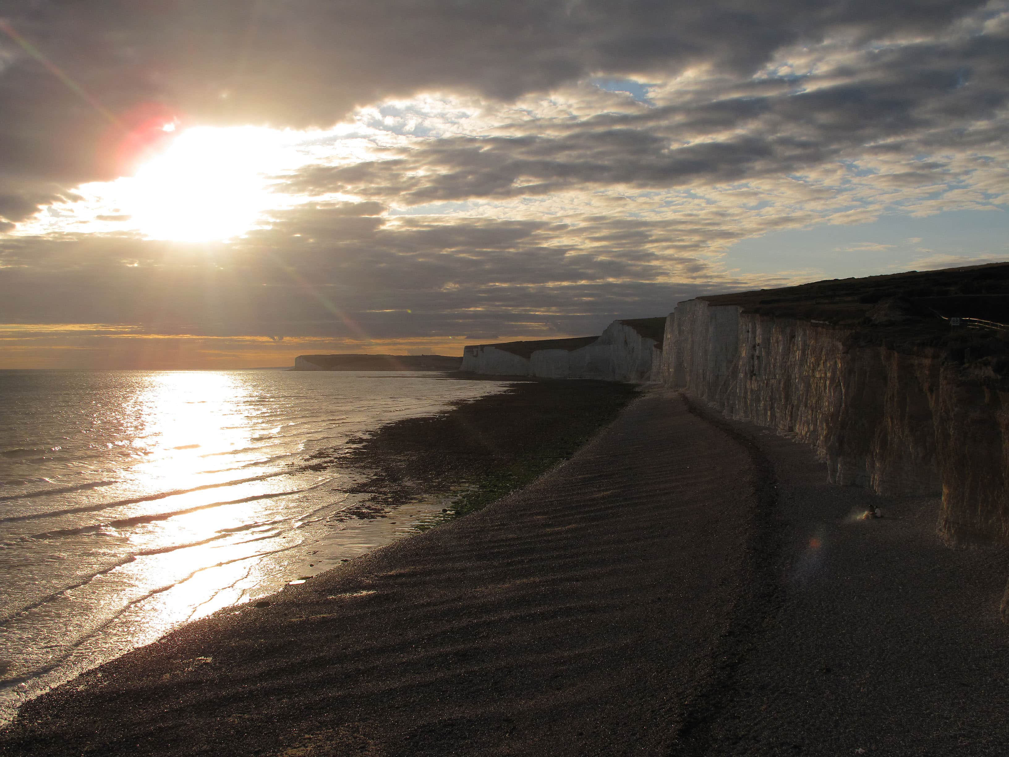 Itinerario Galles e Inghilterra del Sud: viaggio tra fari e scogliere bianche inglesi 55 Tramonto sul mare Seven Sisters