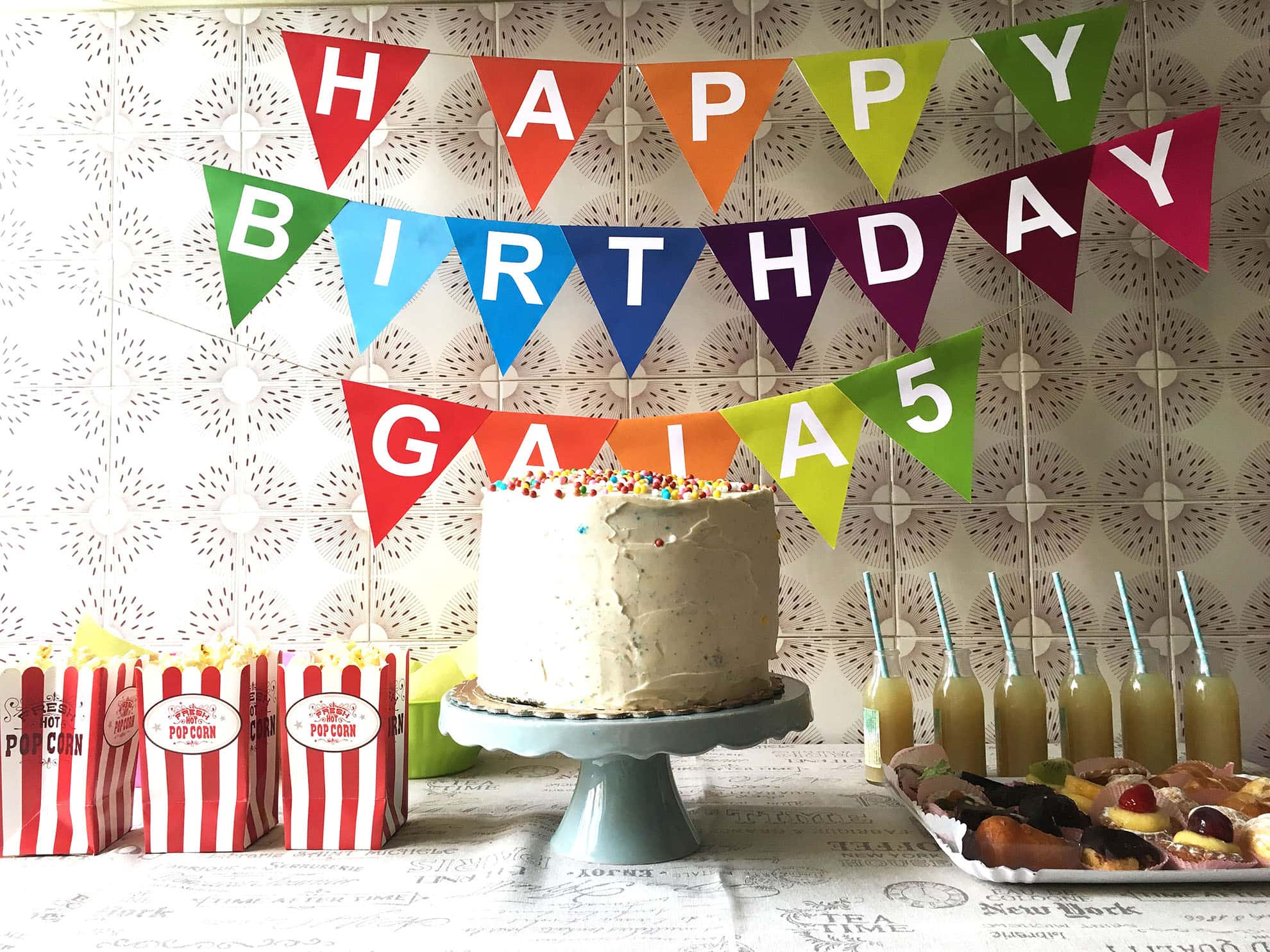 Rainbow cake: la ricetta della torta arcobaleno Rainbow Cake