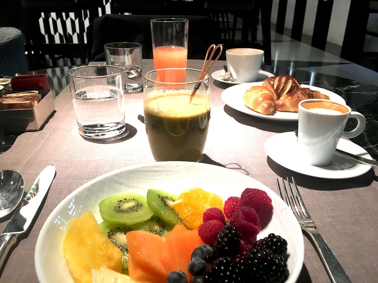Colazione luxury orientale al Mandarin Oriental Milano 4 Tavolo colazione Milano