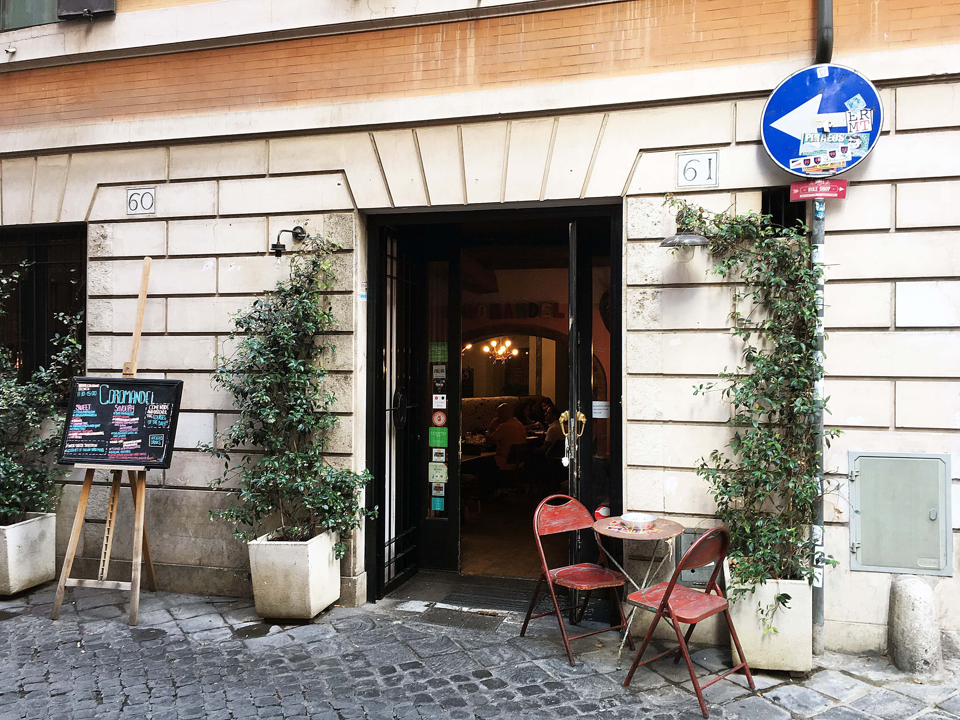 Coromandel Roma: caffè, pancakes e tarocchi 1 Coromandel Roma entrata