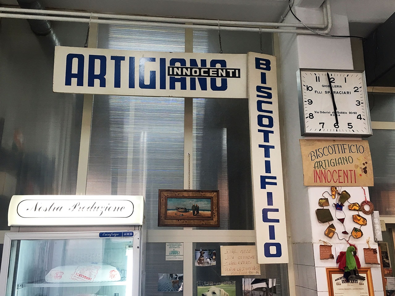 Biscottificio Innocenti: una antica fabbrica di biscotti nel cuore di Roma 3 Vecchie Insegne del biscottificio storico di Roma