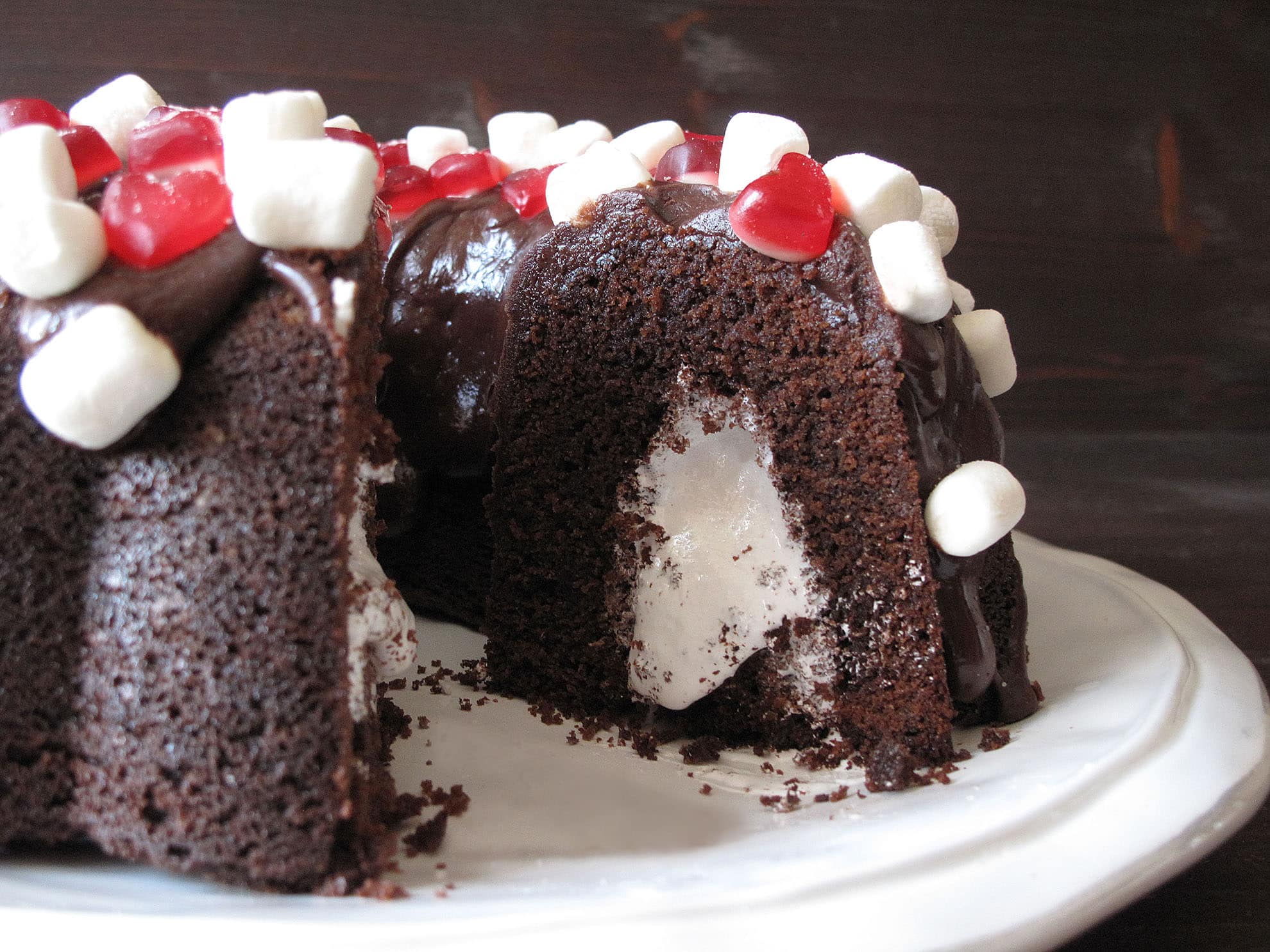 Hot Chocolate Bundt Cake: torta al cioccolato americana con marshmallows 3 Torta al cioccolato con ripieno