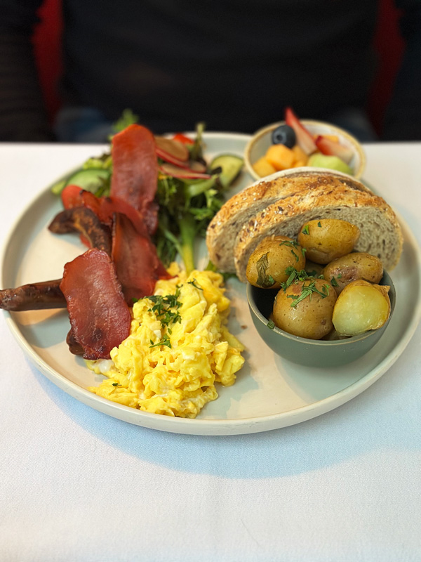 Dove dormire a Montreal: 4 hotel in centro città da non perdere 38 Colazione salata in Canada