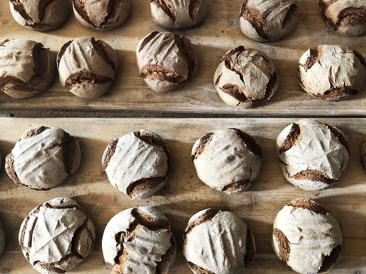 Erschmatt Vallese: come fare il pane di segale 14 Sfornare pane di segale