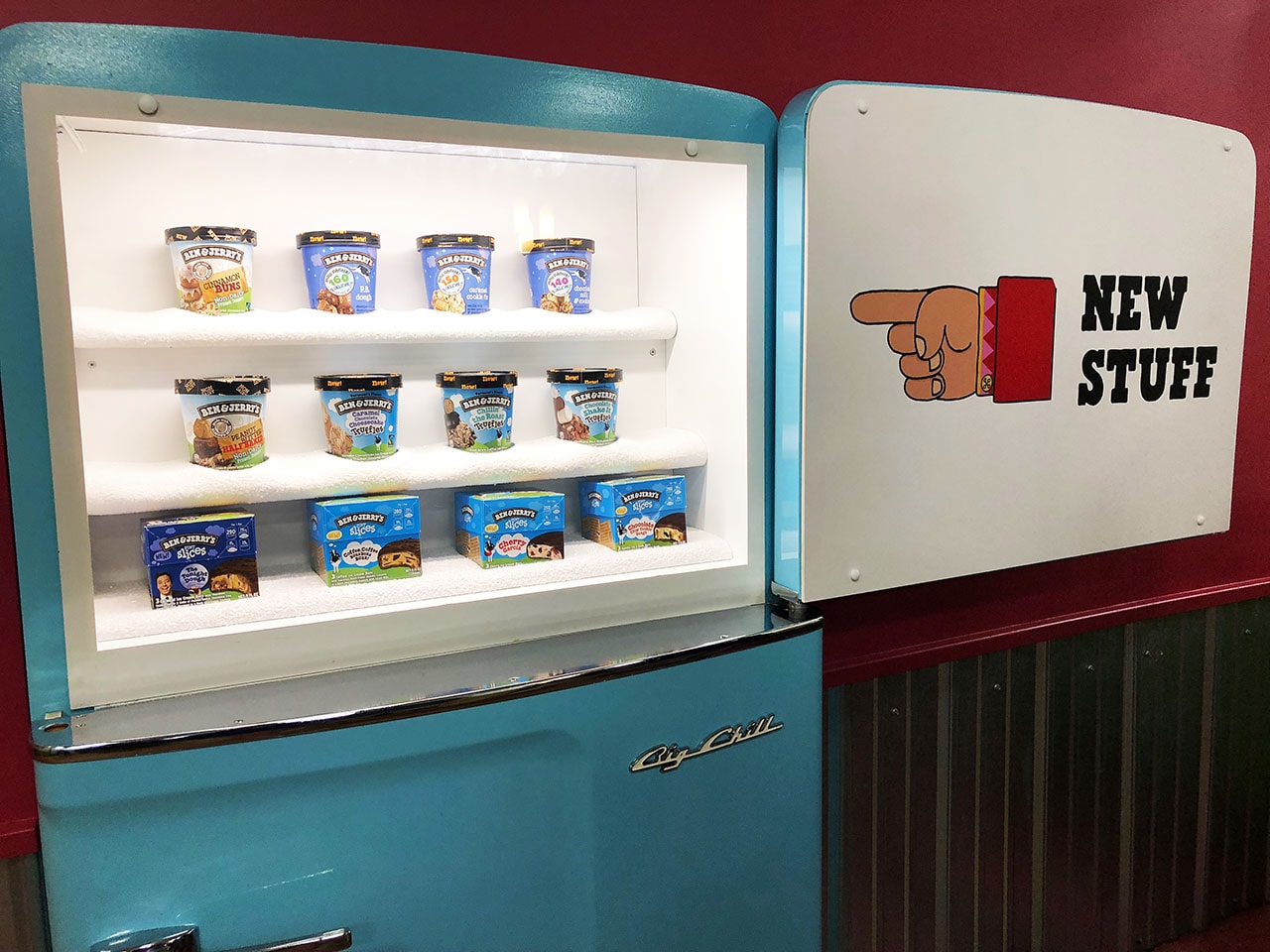 Visitare la Ben and Jerry's Factory: il gelato più buono del Vermont 10 visitare la Ben and Jerry's Factory Vermont frigorifero con i nuovi gelati