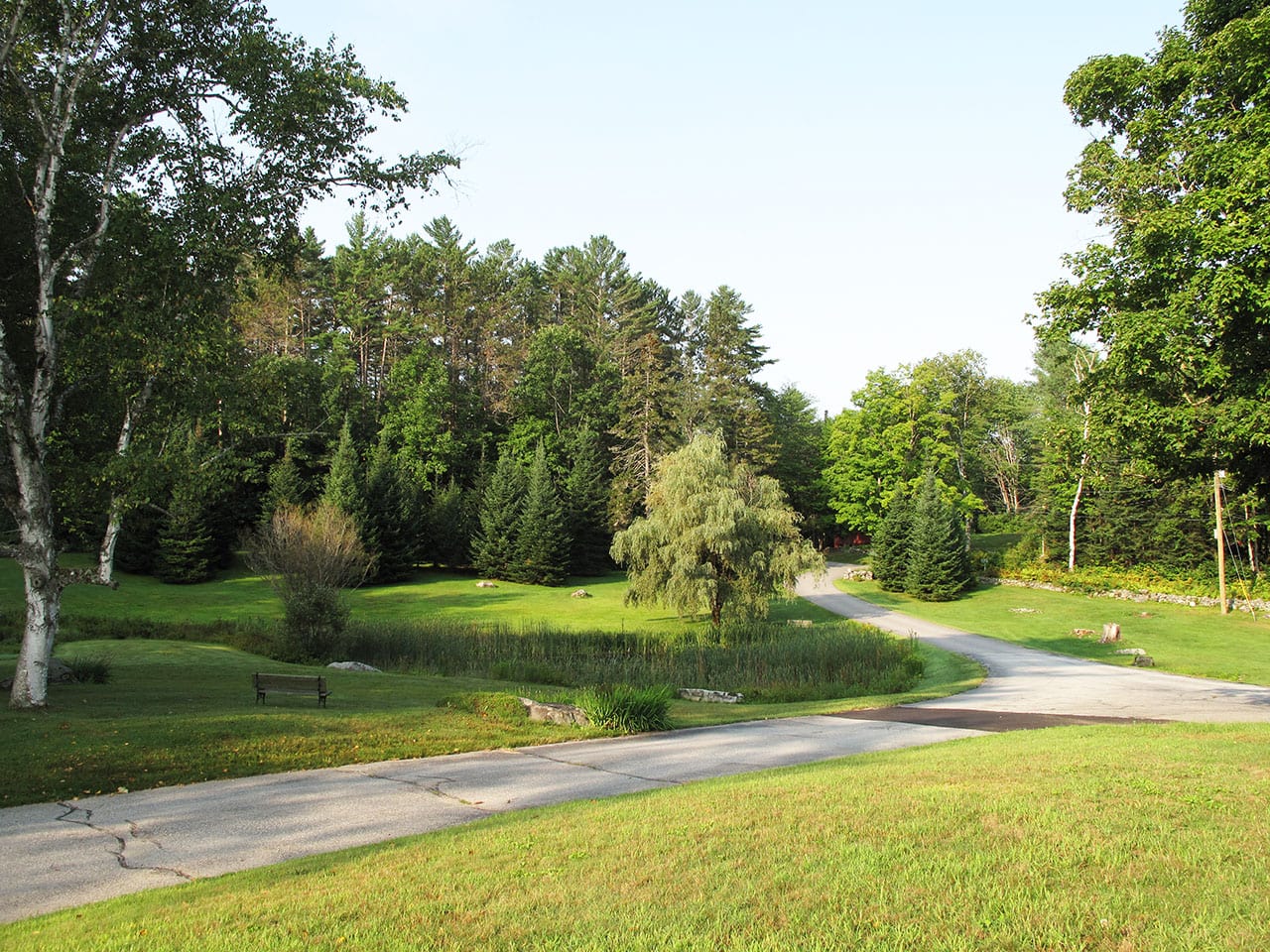 Dormire alle White Mountains: Adair Country Inn 6 l'accesso alla struttura dai giardino