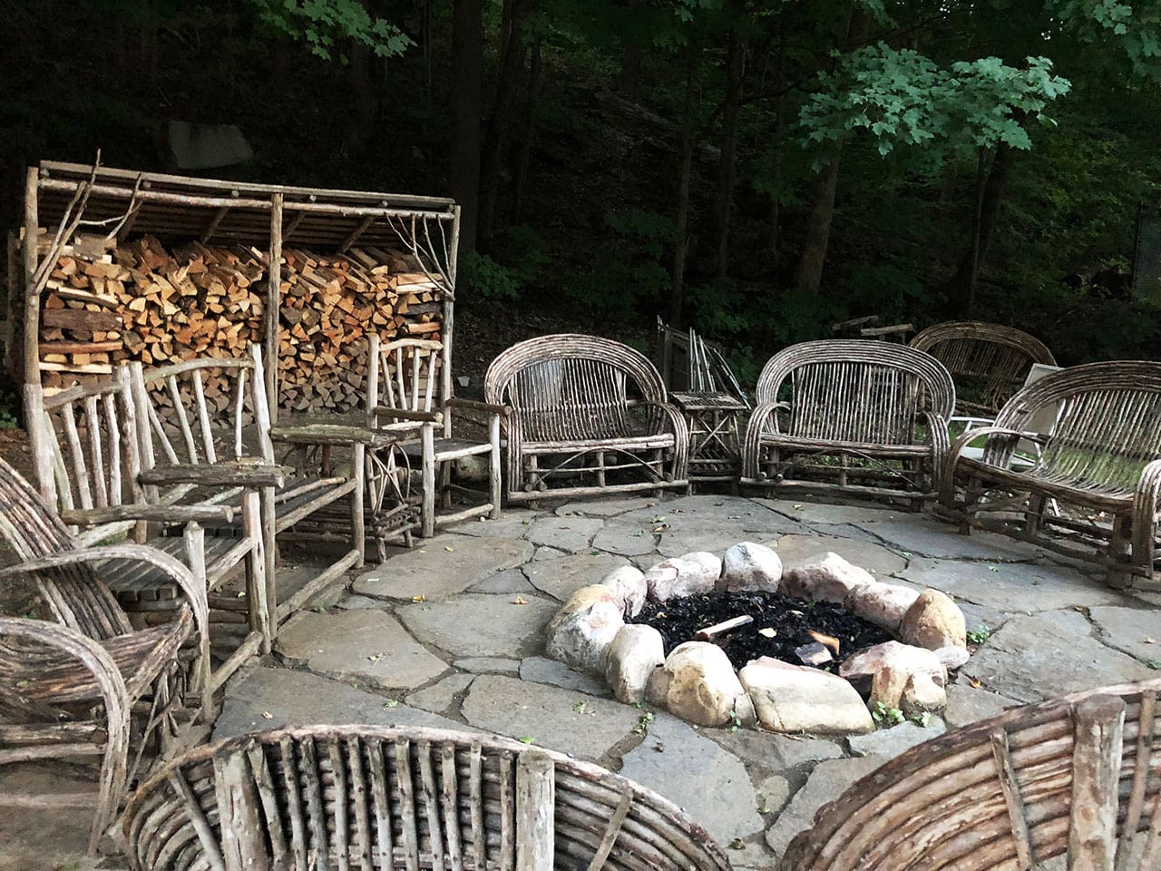 Dormire a North Adams: The Porches Inn - Berkshire, Massachusetts 11 Dormire a Nord Adams spazio dove accendere il fuoco nel giardino