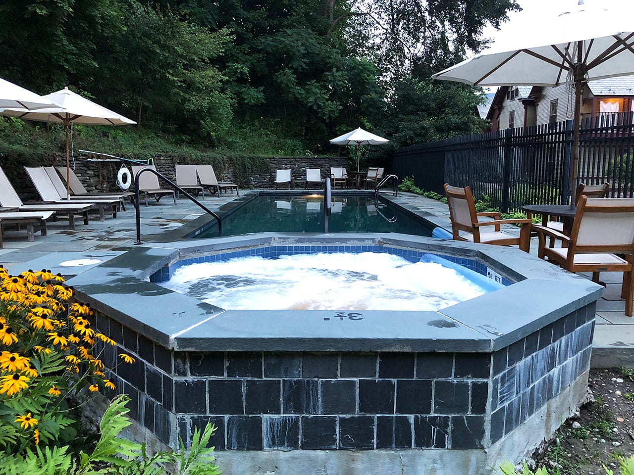 Dormire a North Adams: The Porches Inn - Berkshire, Massachusetts 10 Dormire a Nord Adams hot tub e piscina al The Porches Inn