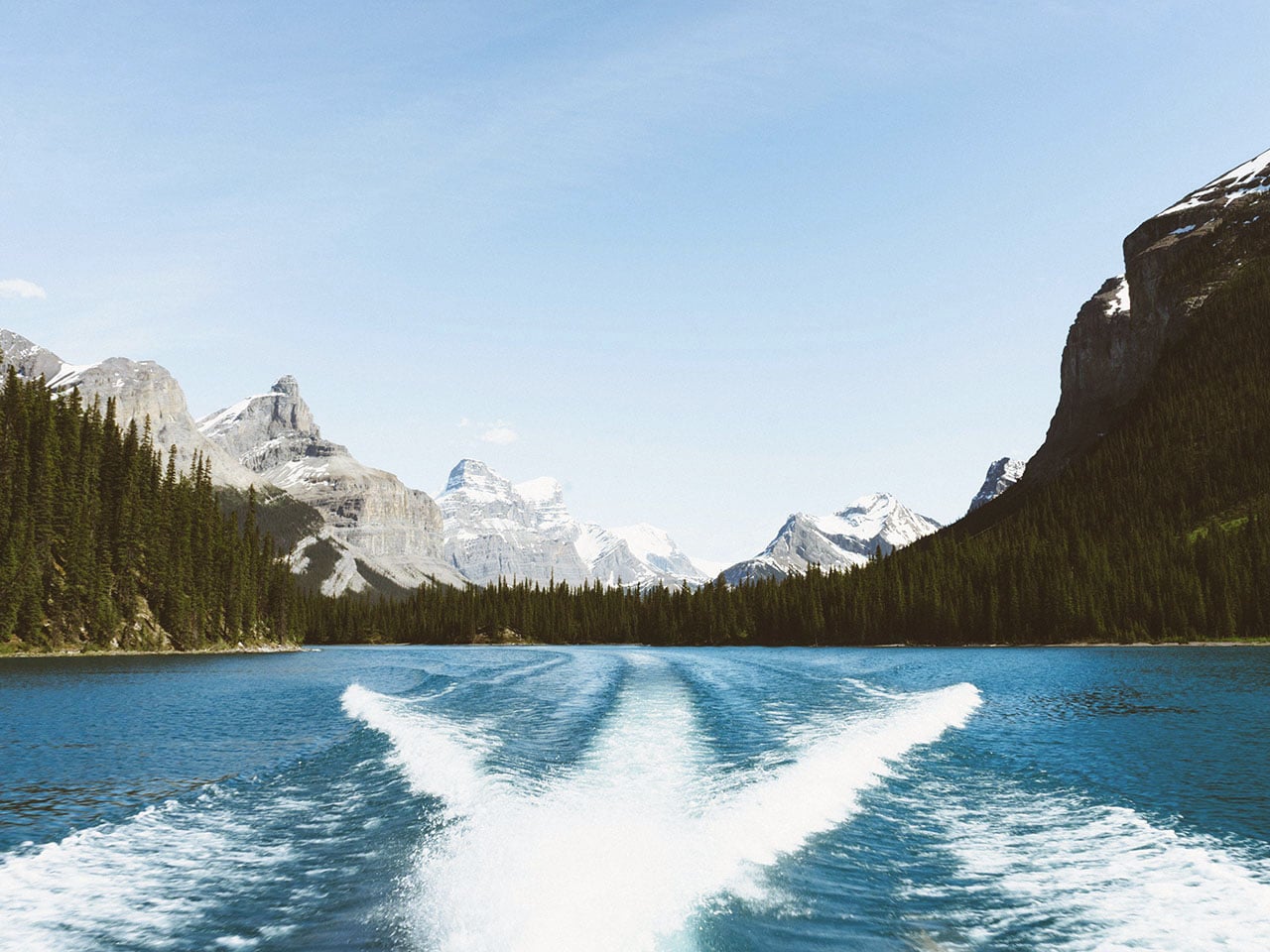 Dove fare un’escursione in canoa in Canada 9 Maligne Lake Jasper scie barca