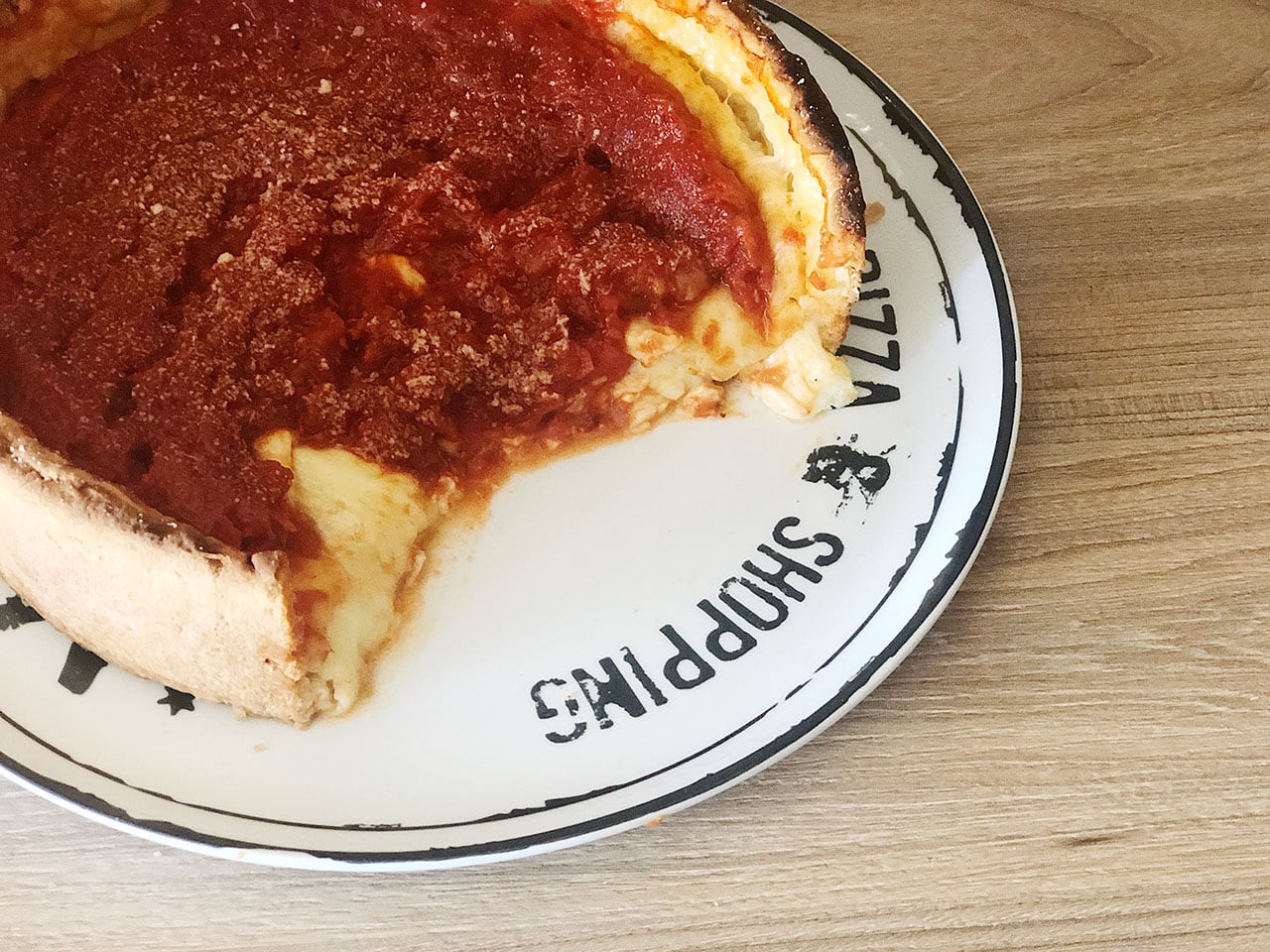 Come fare la deep dish pizza: la pizza di Chicago come da Giordano’s 9 Deep dish pizza tagliata