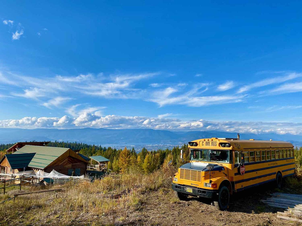 Myra Canyon Kelowna: escursione in bicicletta lungo una vecchia ferrovia in Canada 19 Dormire in un buss Myra Canyon