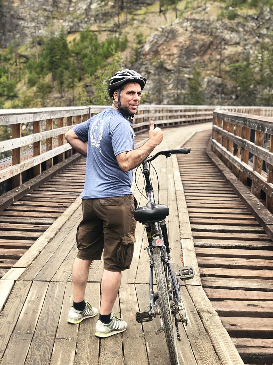Myra Canyon Kelowna: escursione in bicicletta lungo una vecchia ferrovia in Canada 14 Ale bicicletta Myra Canyon Kelowna