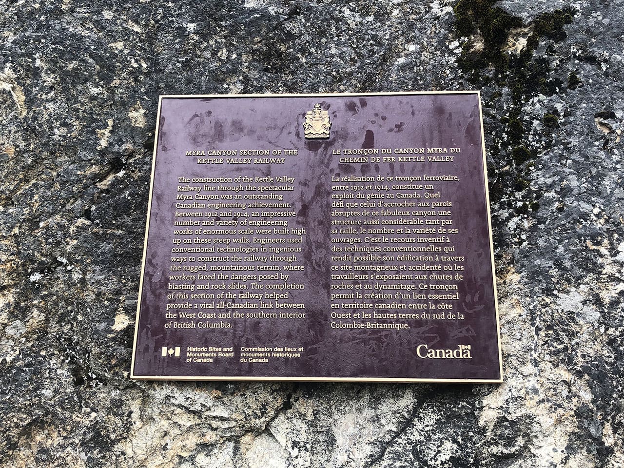 Myra Canyon Kelowna: escursione in bicicletta lungo una vecchia ferrovia in Canada 17 Riconoscimento storico trail