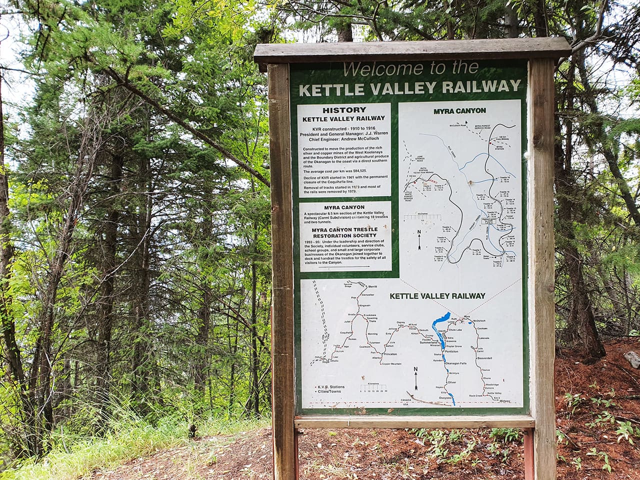 Myra Canyon Kelowna: escursione in bicicletta lungo una vecchia ferrovia in Canada 5 Punto informazioni Myra Canyon