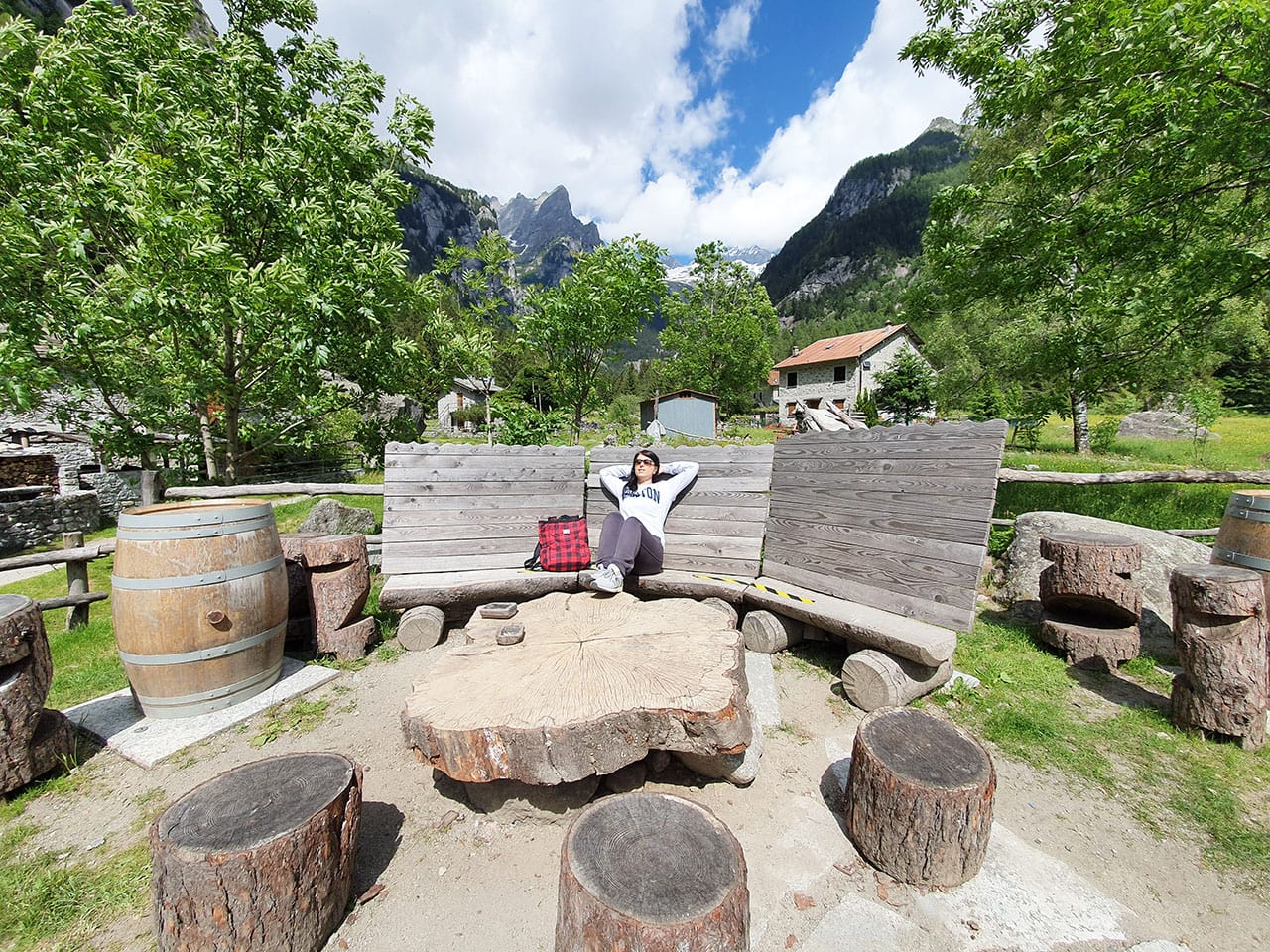 Cosa fare in Val Masino: itinerario tra cibo natura e paesaggi mozzafiato in Valtellina 24 Prendere il sole in montagna