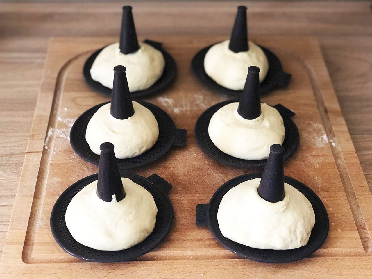 Come fare i Bagel: la ricetta originale di Montreal 10 Impasto bagel su stampo