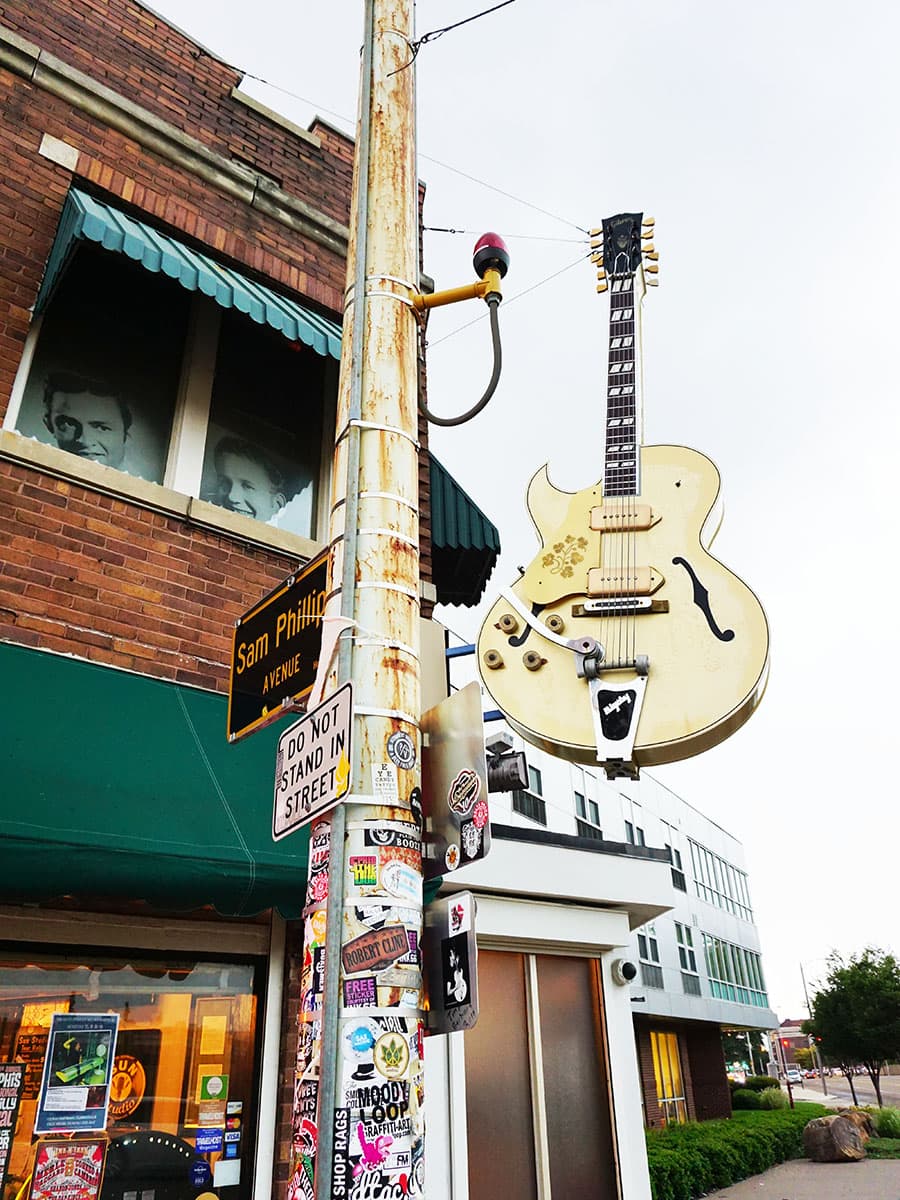 Visitare il Sun Studio a Memphis: il luogo dove nacque il Rock’n'Roll 2 Chitarra Sun Studio Memphis
