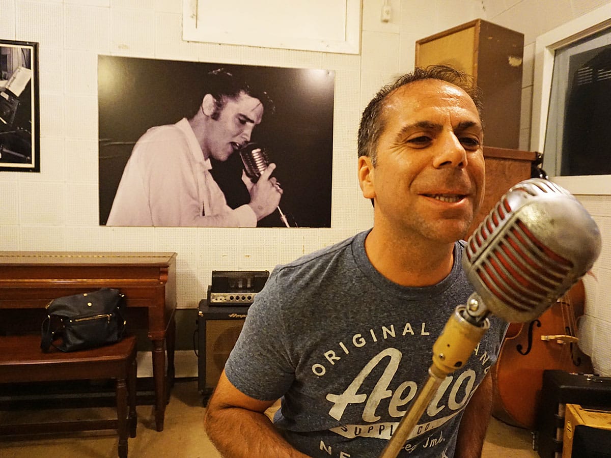 Visitare il Sun Studio a Memphis: il luogo dove nacque il Rock’n'Roll 15 Microfono Elvis Sun Studio