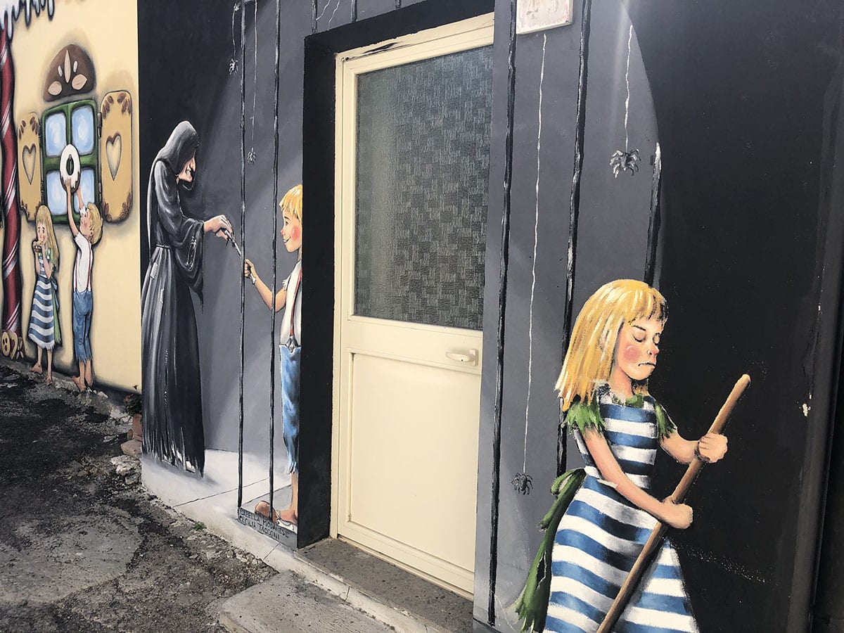 Visitare Sant’Angelo il paese delle fiabe 25 Hansel e Gretel Murales delle fiabe