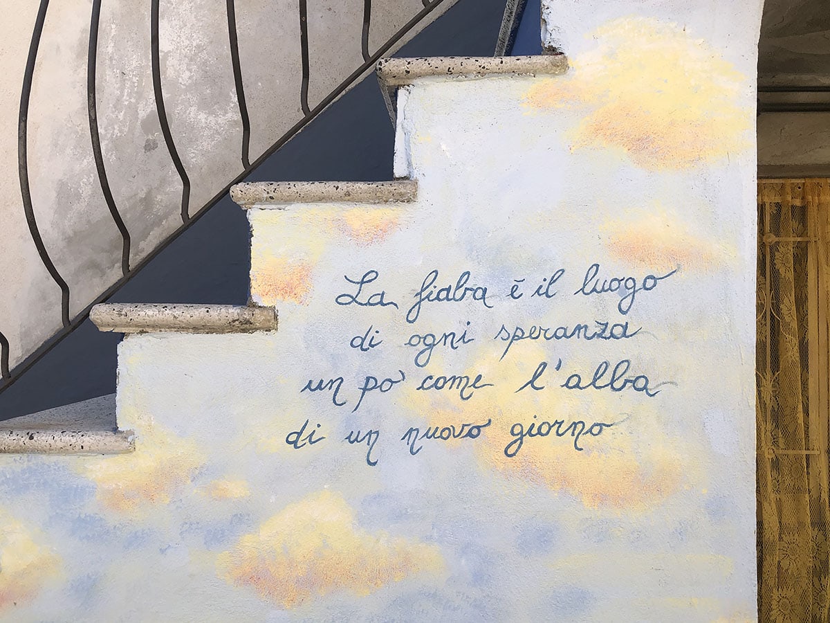 Visitare Sant’Angelo il paese delle fiabe 8 Scritte Sant’Angelo di Roccalvecce