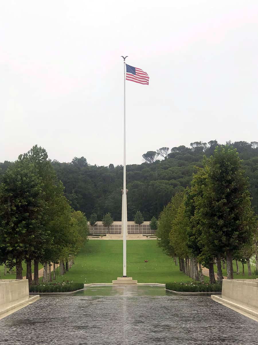 Visitare il Florence American Cementery and Memorial 14 Bandiera americana cimitero americano