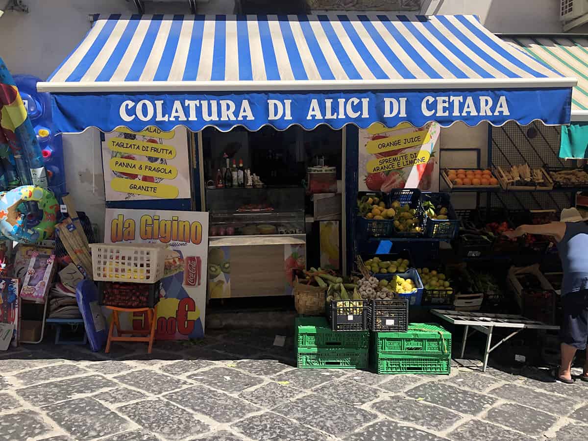 Costiera Amalfitana cosa vedere in una settimana: itinerario e consigli 9 Colatura di Alici Cetara