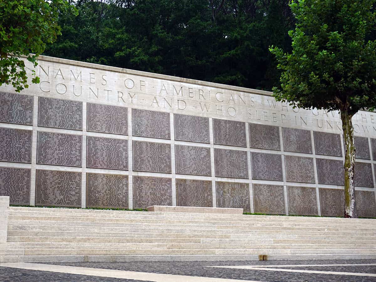 Visitare il Florence American Cementery and Memorial 7 Muro memoriale cimitero americano