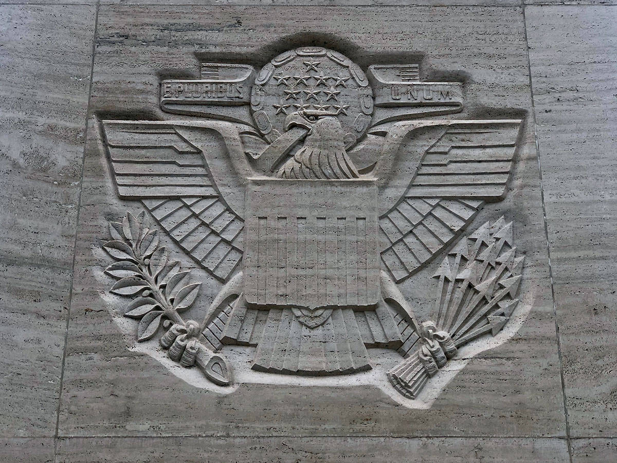 Visitare il Florence American Cementery and Memorial 16 Aquila Simbolo americano