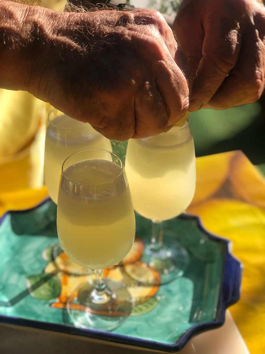 Come fare il limoncello: a lezione da Valentì a Positano 13 Spritz al limoncello
