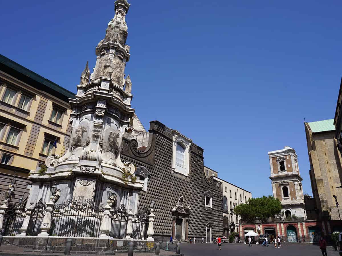 Cosa vedere a Napoli in due giorni: la guida completa 3 Chiesa Gesù nuovo Napoli