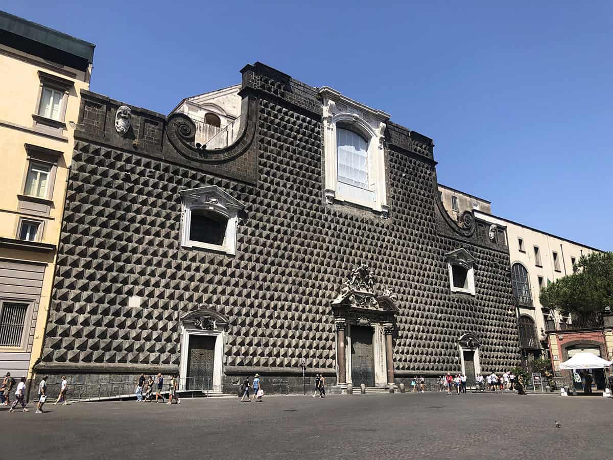 Cosa vedere a Napoli in due giorni: la guida completa 40 Chiesa del Gesù Nuovo Napoli