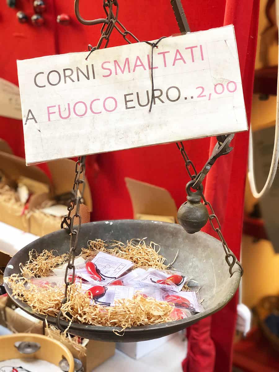 Cosa vedere a Napoli in due giorni: la guida completa 9 Cosa comprare a Napoli