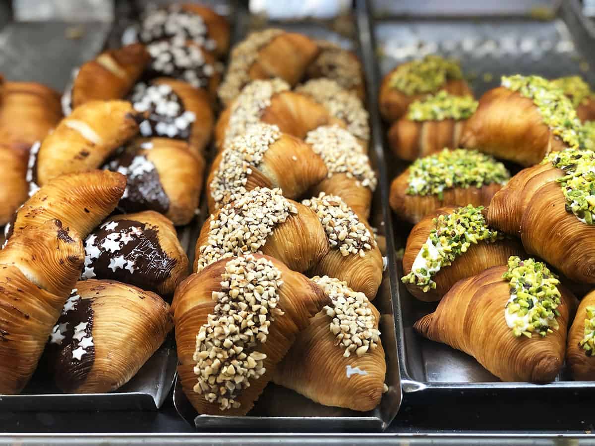 Dove mangiare a Napoli 49 Comprare le sfogliatelle a Napoli