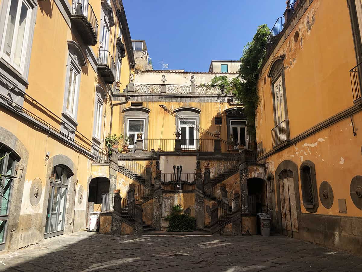 Cosa vedere a Napoli in due giorni: la guida completa 32 Via San Biagio dei librai