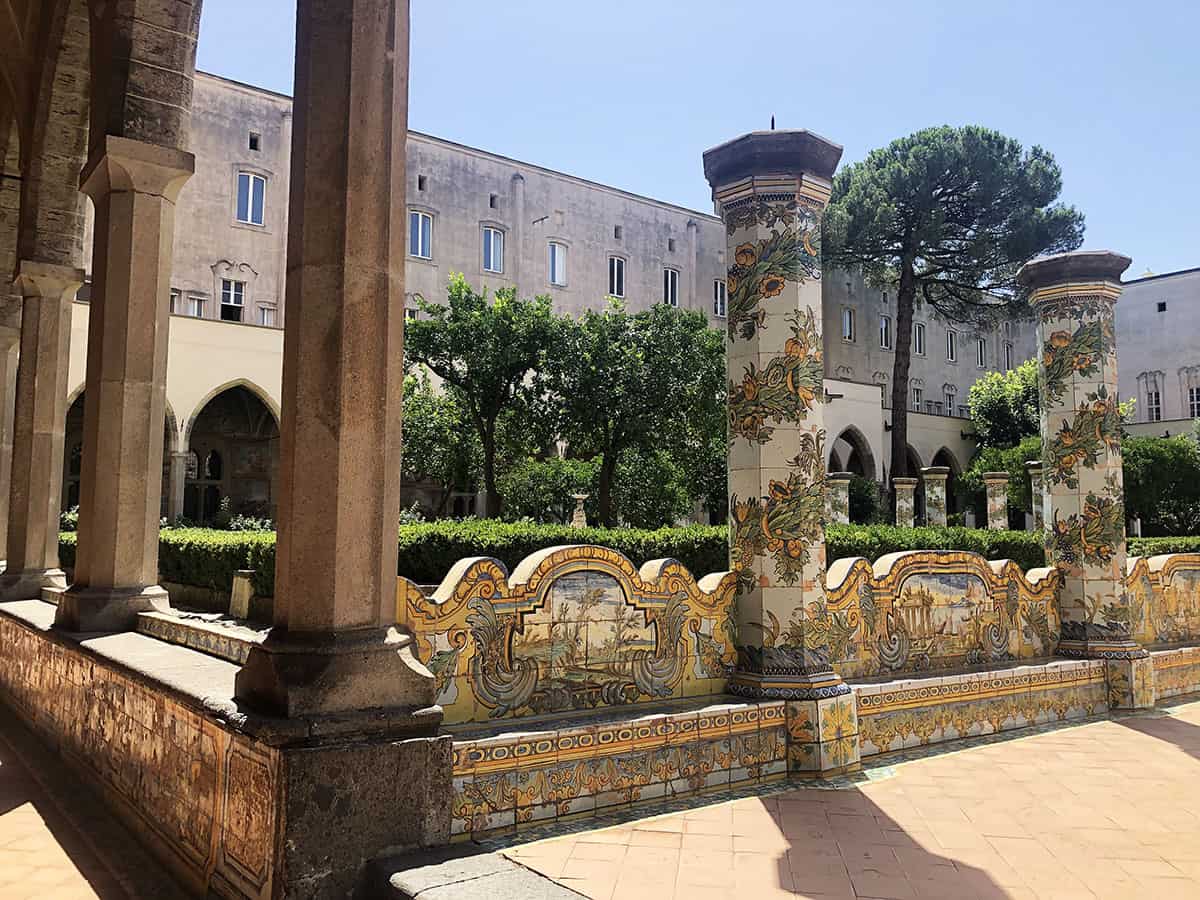 Cosa vedere a Napoli in due giorni: la guida completa 38 Napoli Chiostro di Santa Chiara