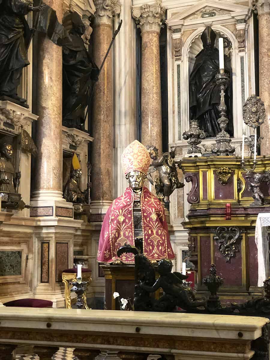 Cosa vedere a Napoli in due giorni: la guida completa 23 San Gennaro Napoli