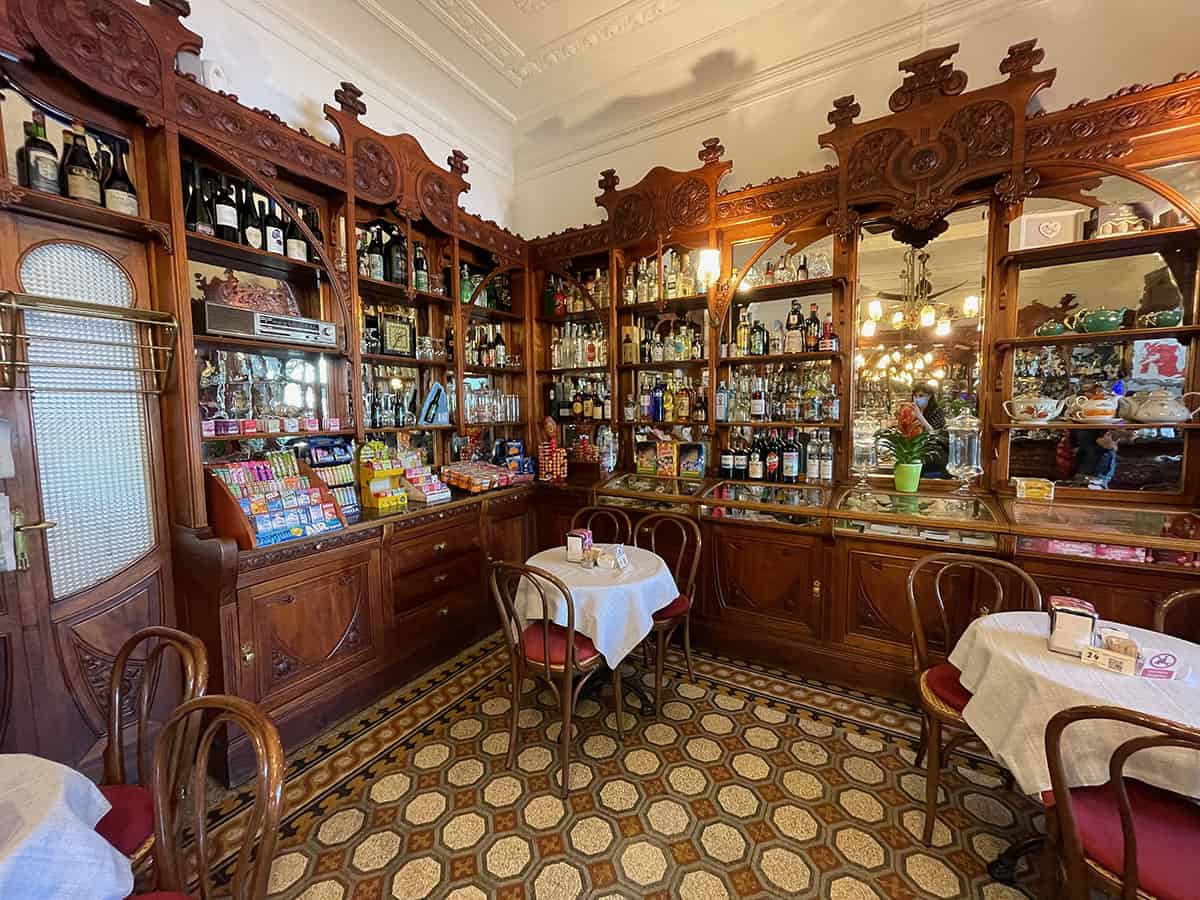 Cosa vedere a Bellagio, la perla del Lago di Como 9 Caffè a Bellagio