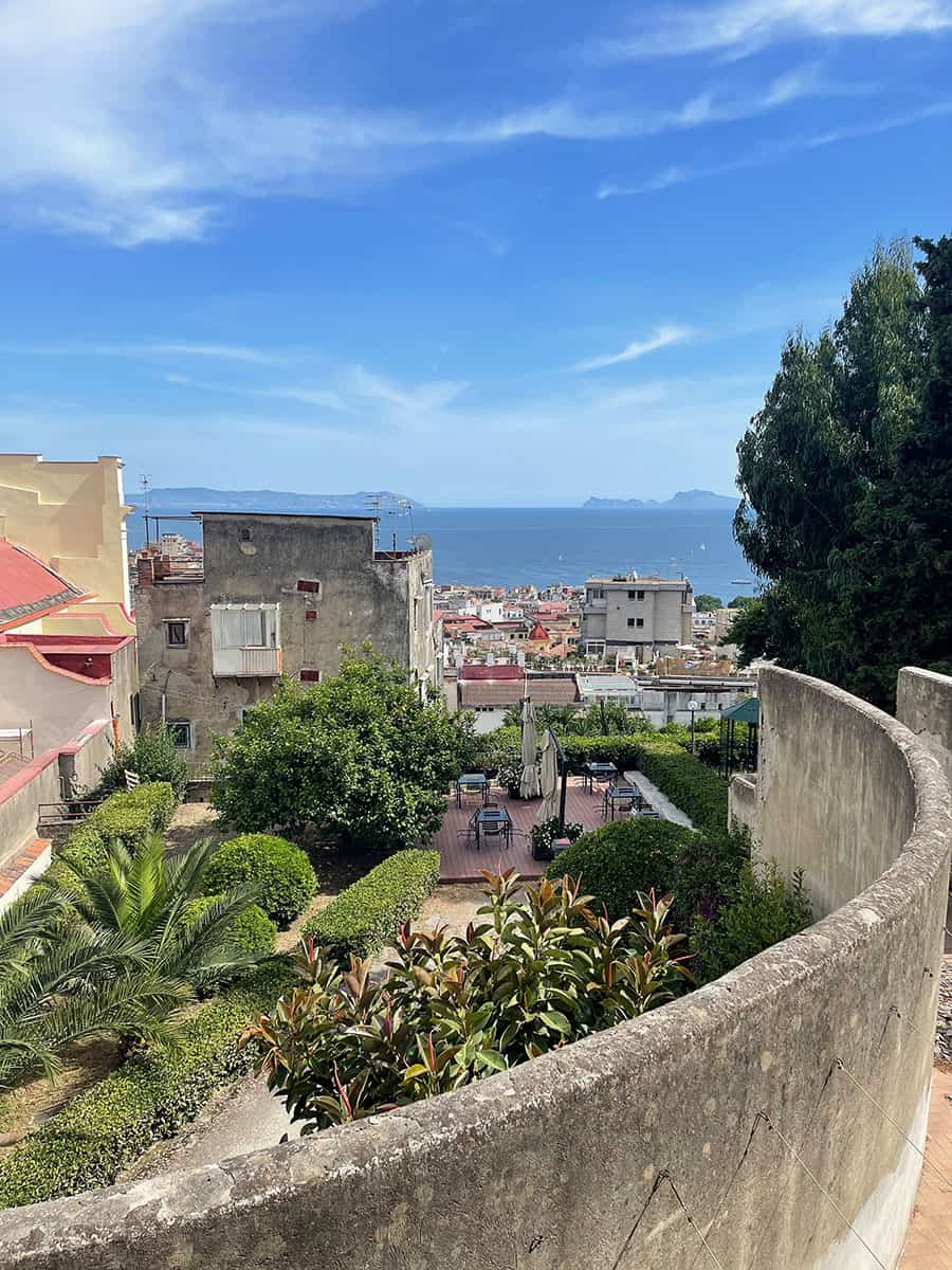 5 posti carini dove dormire a Napoli in centro 19 Casa Tolentino posto sicuro dove dormire a Napoli