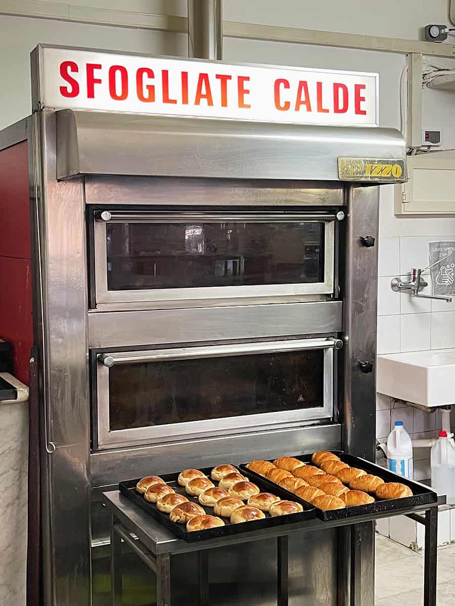 Dove mangiare a Napoli 45 Dove si mangiano le migliori sfogliatelle di Napoli