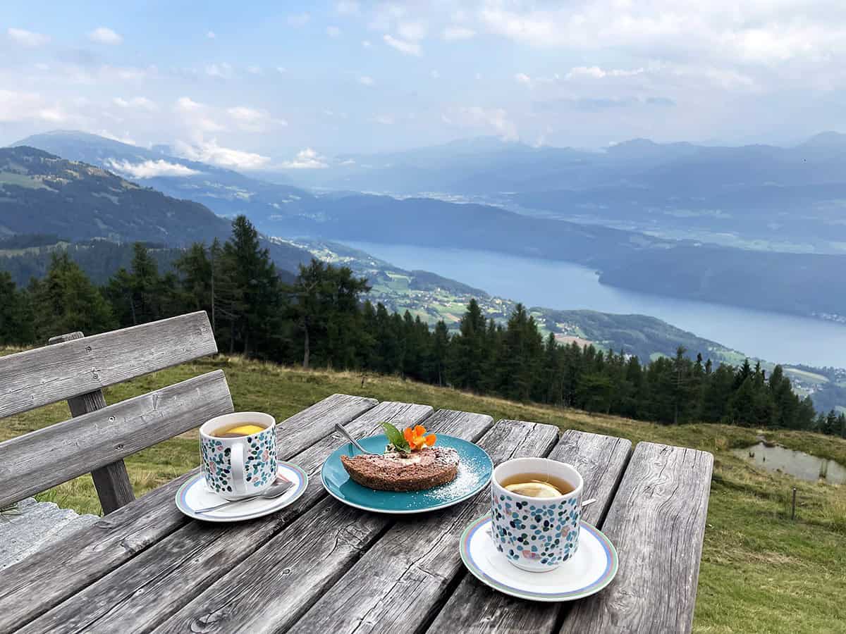 Cosa fare in Carinzia: 4 esperienze romantiche sul Lago Millstatt 25 Merenda vista lago Millstatt