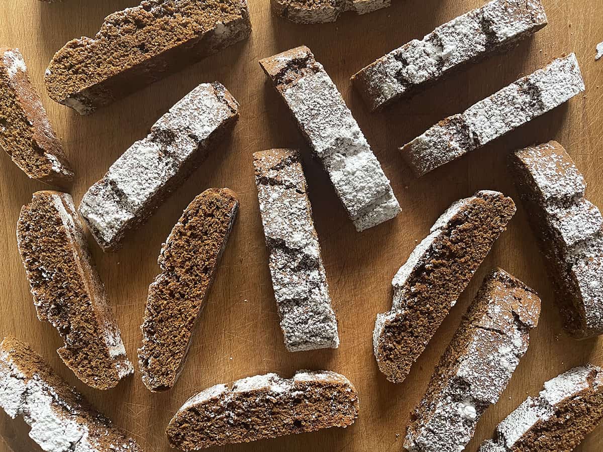 Gingerbread biscotti: la ricetta dei biscotti con zenzero e cannella 3 Ricetta biscotti di Natale
