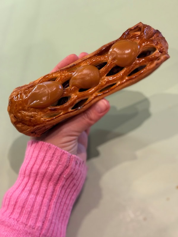 Dove fare colazione in Brianza: 10 posti da non perdere. Aggiornato 2025 79 Pain Suisse con caramello cioccolato e noci pecan