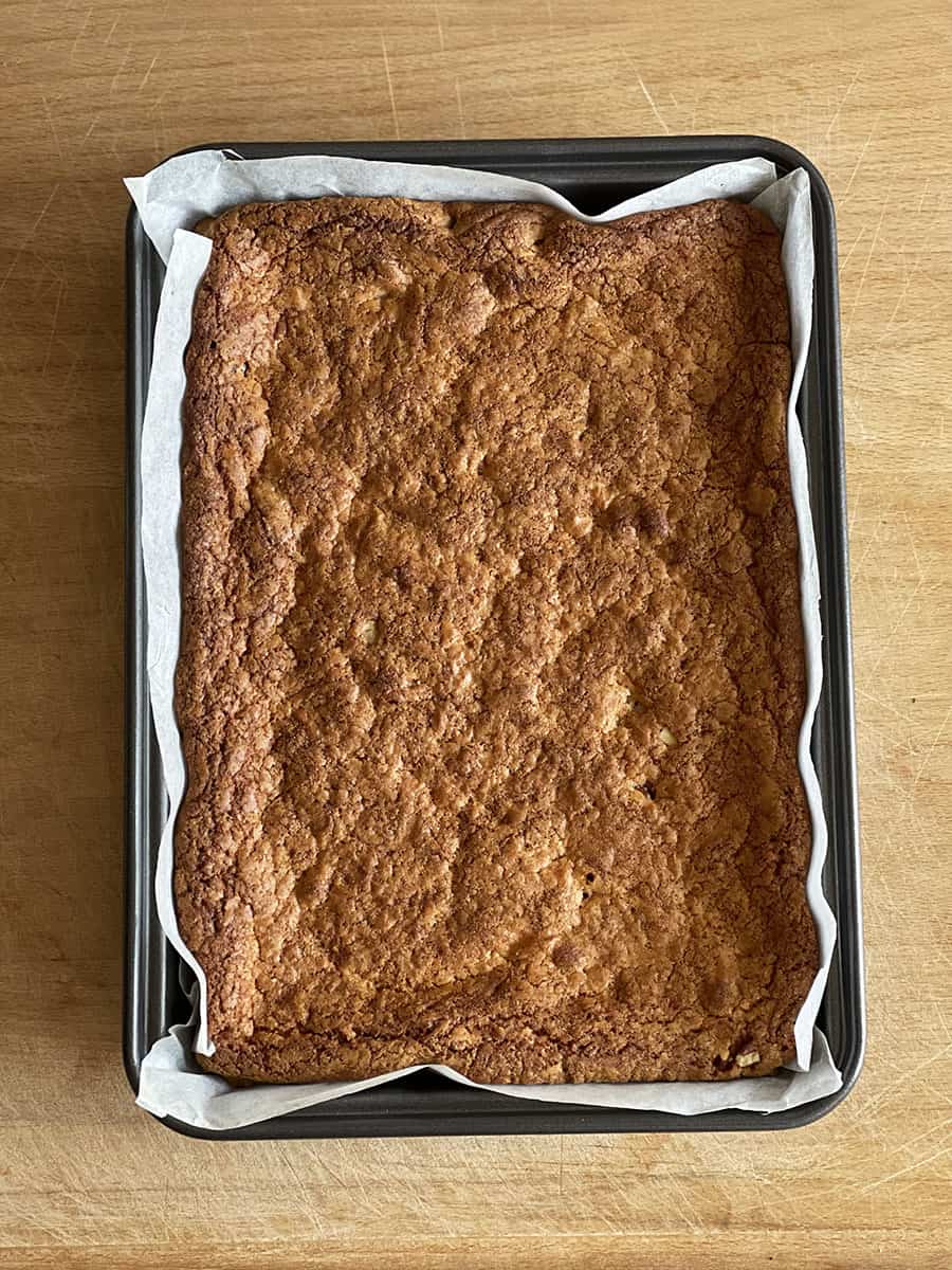 La ricetta dei White Chocolate Maple Nut Blondies 10 La ricetta dei White Chocolate Maple Nut Blondies 4