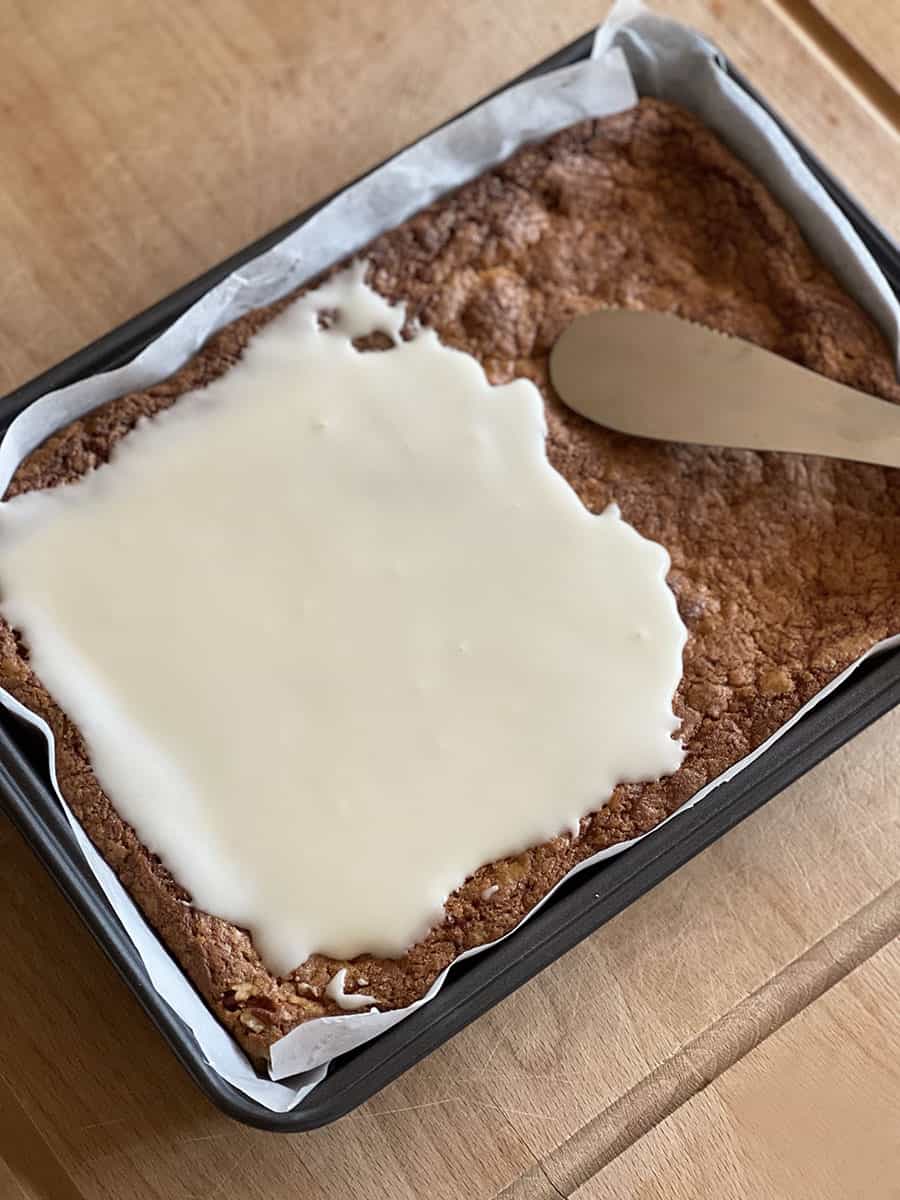 La ricetta dei White Chocolate Maple Nut Blondies 12 La ricetta dei White Chocolate Maple Nut Blondies 5