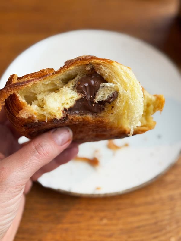 Dove fare colazione in Brianza: 10 posti da non perdere. Aggiornato 2025 61 Brioche ripiena di crema al cioccolato