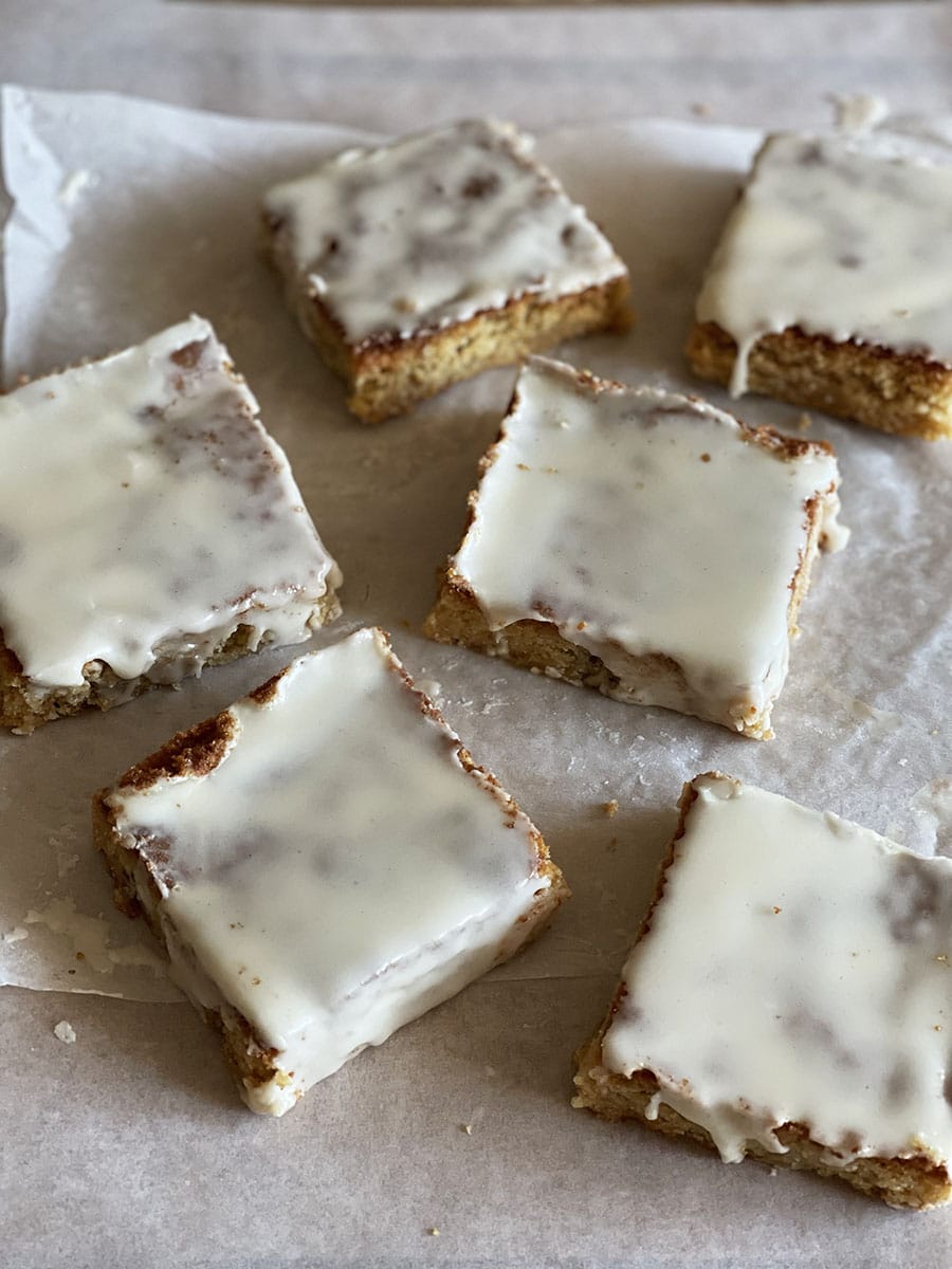 La ricetta dei White Chocolate Maple Nut Blondies 2 Dolci con il cioccolato bianco