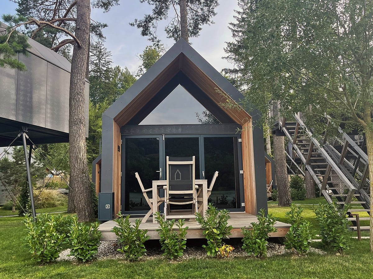 Chocolate Village by the River: Luxury glamping in Slovenia 23 Casetta semplice glamping