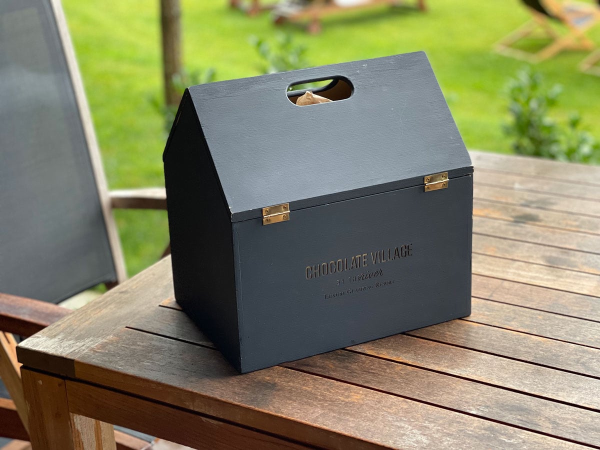 Chocolate Village by the River: Luxury glamping in Slovenia 46 Casetta box colazione